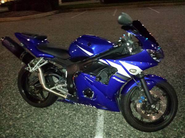 FS / FT : 2003 Yamaha R6 14k miles All stock except Slip On Micron