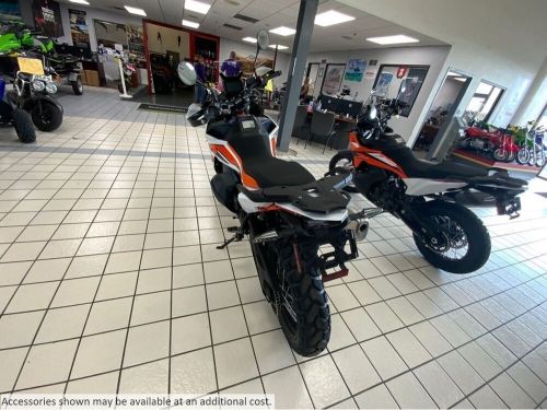 2023 KTM Adventure 890 R