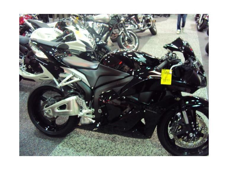 2011 honda cbr600rr  sportbike 