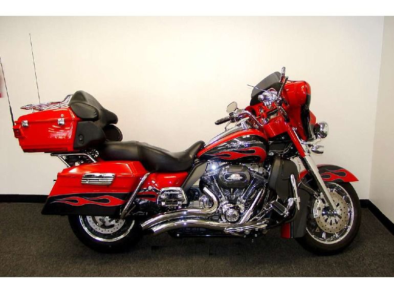 2010 Harley-Davidson FLHTCUSE5 CVO Ultra Classic Electra Glide 