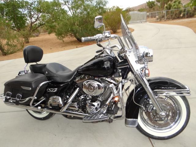 Custom '01 harley davidson road king motorcycle-lots of chrome-perfect title