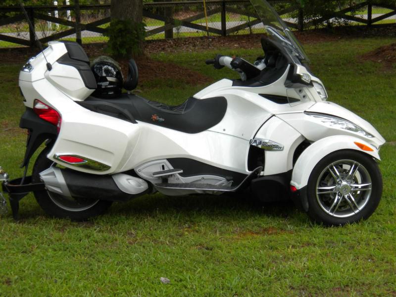 2011 CAN-AM SPYDER RT LIMITED, LOADED, PLUS EXTENDED WARRANTY