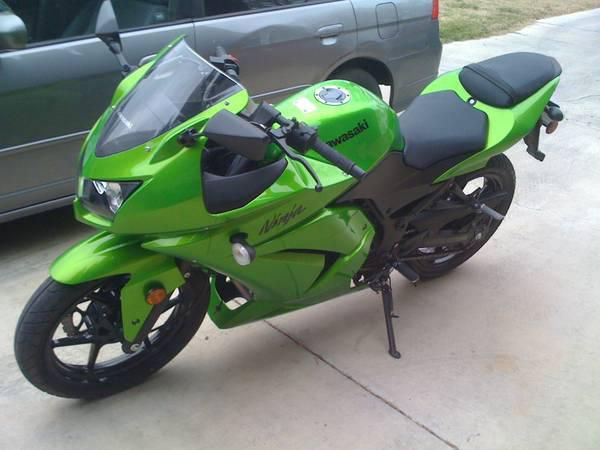 2012 Kawasaki Ninja EX250 Sportbike 