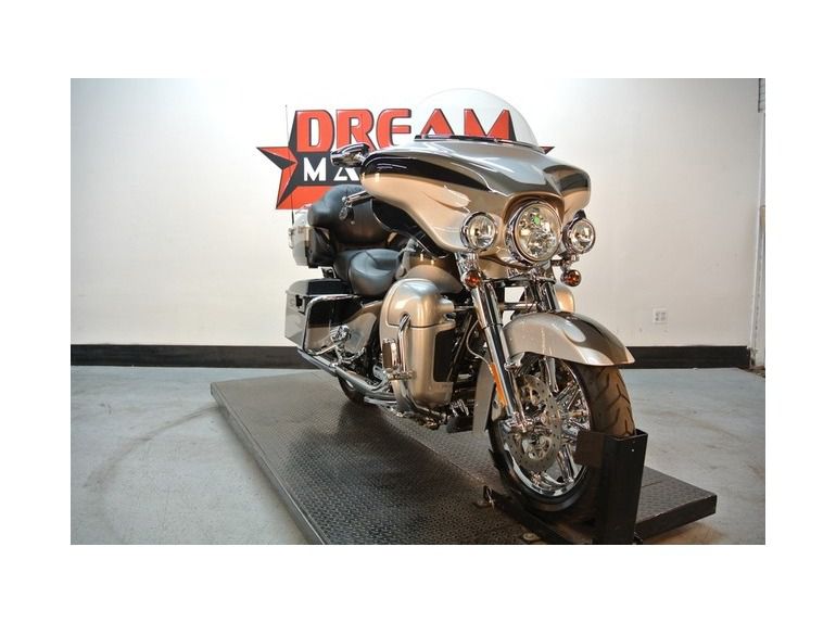 2013 Harley-Davidson Screamin' Eagle Ultra Classic FLHTCUSE8 