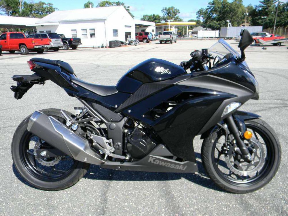 2013 kawasaki ninja 300  sportbike 
