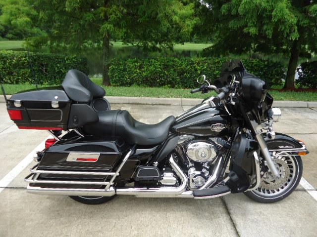 2011 Harley Ultra Classic only 4K careful miles and like new !!